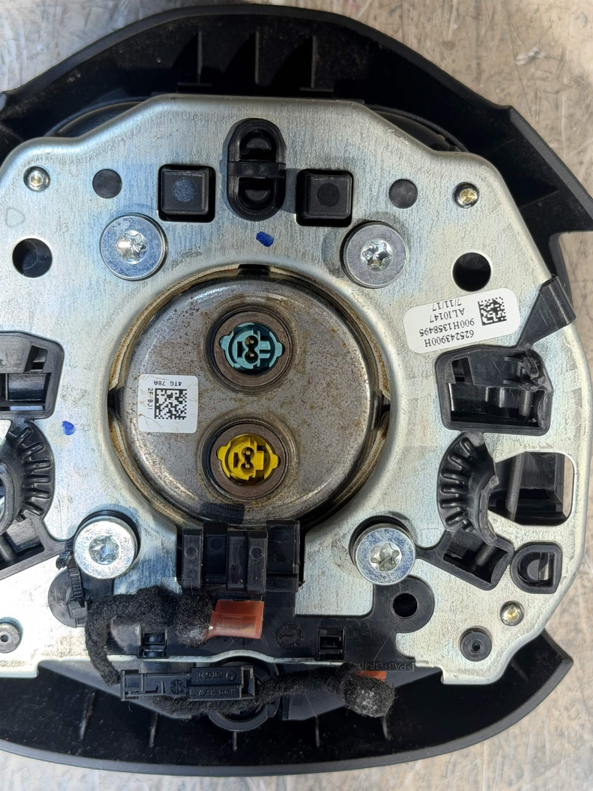 2017 - 2023 Chrysler Pacifica Air Bag Steering Wheel Airbag With Knee OEM